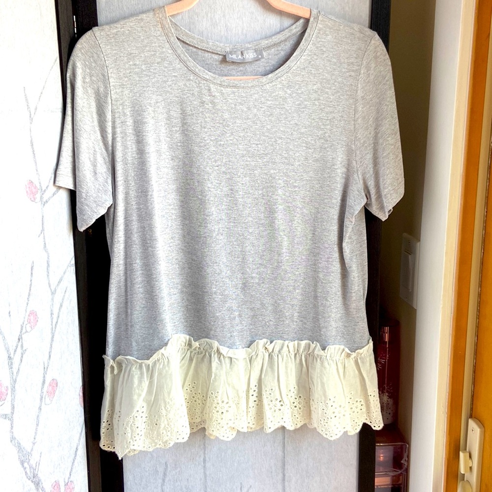 NWOT Grey tee shirt top with eyelet frill in size S
